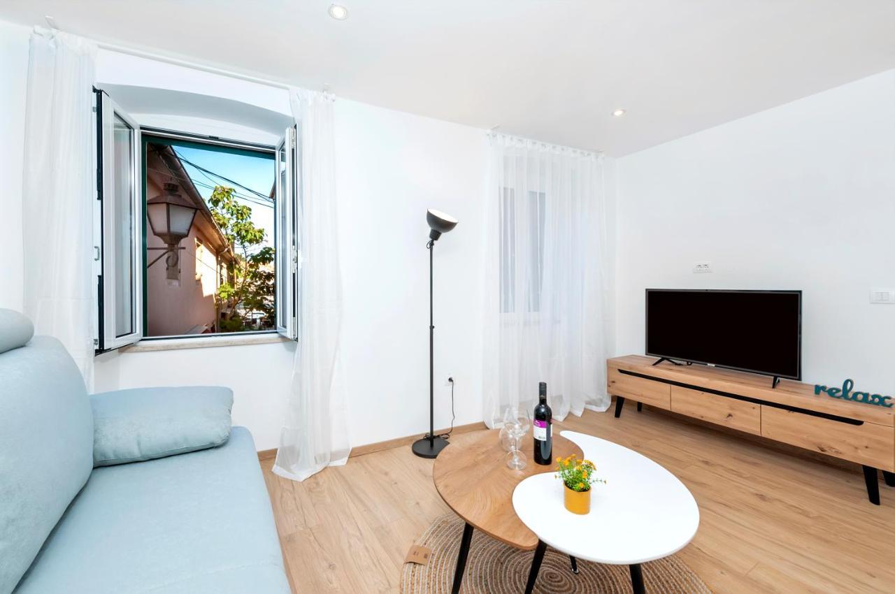 Otto Apartment With Sea View And Parking Rovinj Exterior photo