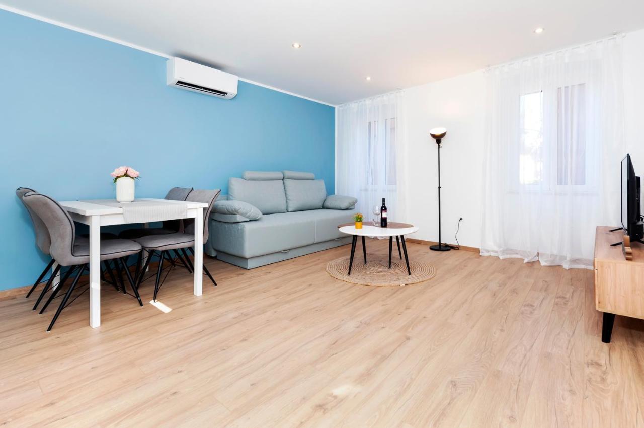 Otto Apartment With Sea View And Parking Rovinj Exterior photo