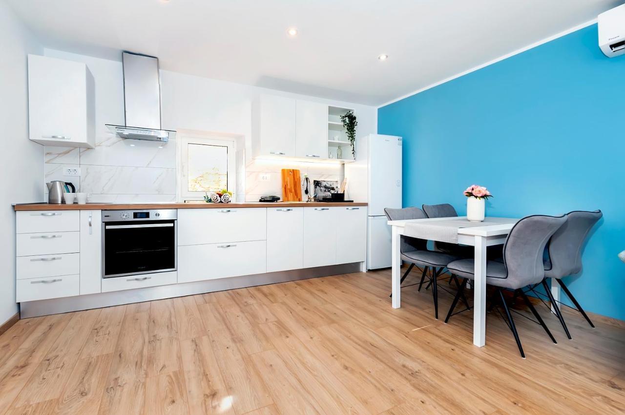 Otto Apartment With Sea View And Parking Rovinj Exterior photo