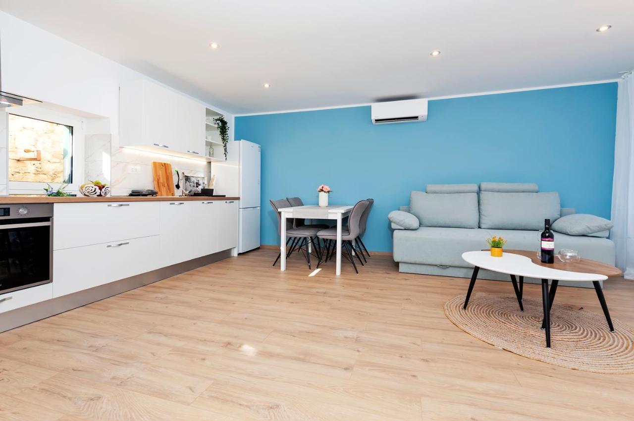 Otto Apartment With Sea View And Parking Rovinj Exterior photo